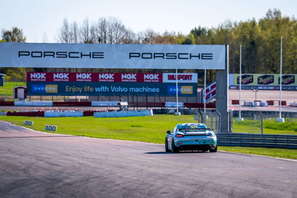 Säsongen i Porsche Sprint Challenge Scandinavia startar i helgen för WestCoast Racings förare Emma Wigroth och Janne Gustavsson