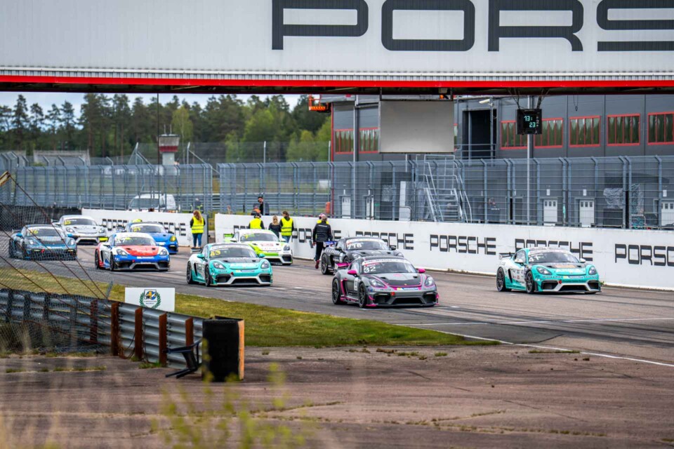 Mer motiverad än någonsin efter missad serieledning i Anderstorp - Janne i serieledning i Mastersklassen medan Emma fick med sig en andraplats från Anderstorp i Porsche Sprint Challenge Scandinavia