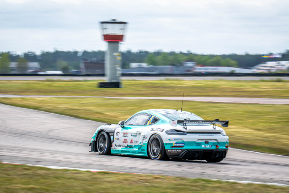 Mer motiverad än någonsin efter missad serieledning i Anderstorp - Janne i serieledning i Mastersklassen medan Emma fick med sig en andraplats från Anderstorp i Porsche Sprint Challenge Scandinavia