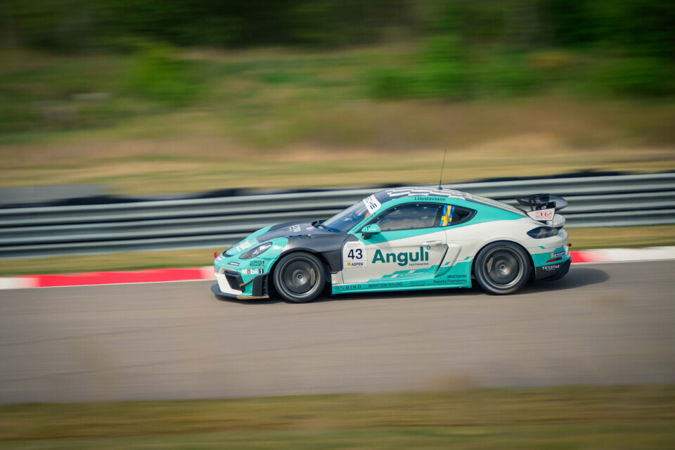 Dags för Midnattsolsloppet i Fällfors. Andra racehelgen i Porsche Sprint Challenge för Emma Wigroth och Janne Gustavsson